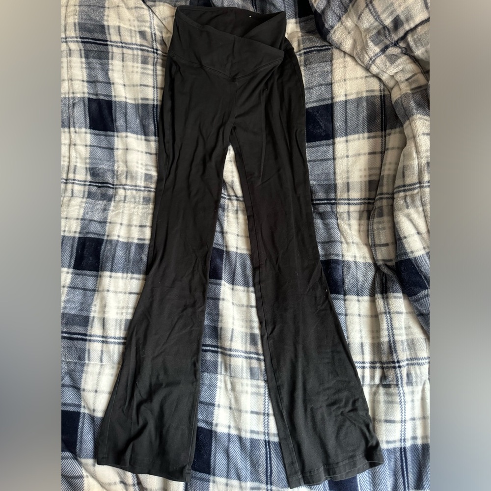 Kohl’s Cross Flare Leggings